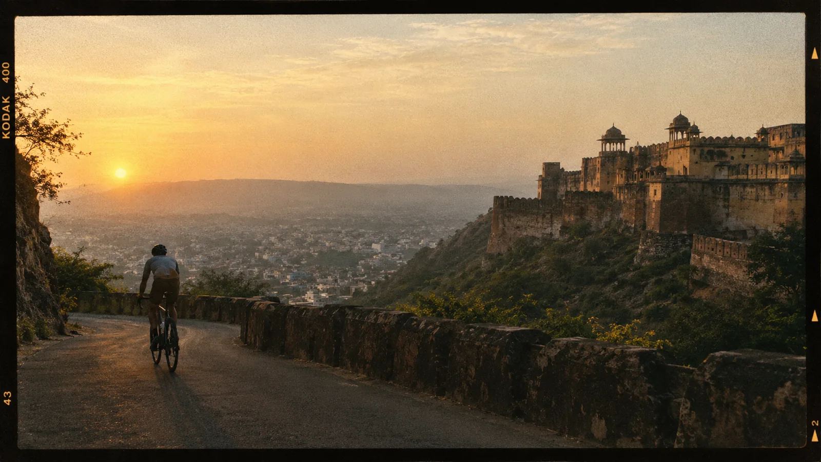 Ciclismo al amanecer y visitas tempranas al Fuerte Nahargarh